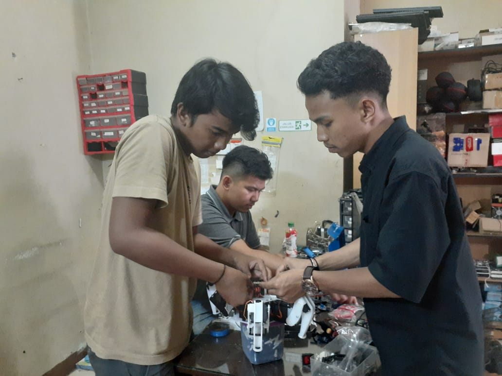 Tim Robot Universitas Bung Hatta Optimis Lolos Seleksi Tahap 2