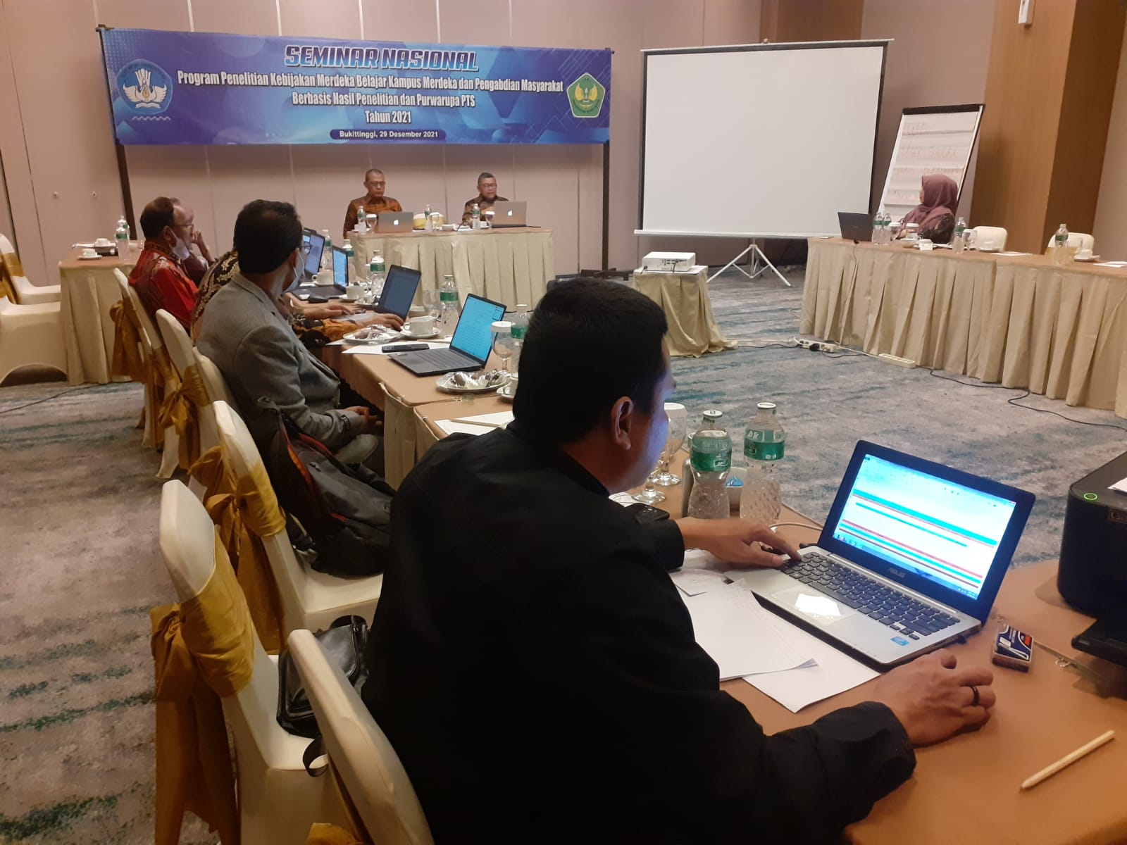 LPPM Universitas Bung Hatta Selenggarakan Seminar Nasional Program Penelitian Kebijakan MBKM dan PkM Berbasis Hasil Penelitian dan Purwarupa PTS Tahun 2021