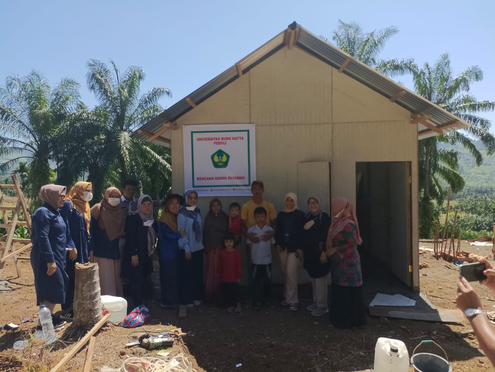 Universitas Bung Hatta Peduli Korban Bencana Gempa Pasaman