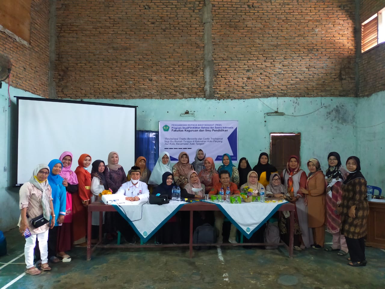 Tim PKM Pindo UBH Revitalisasi Tradisi Bercerita dan Cerita Tradisional bagi Ibu Rumah Tangga di  Koto Tangah