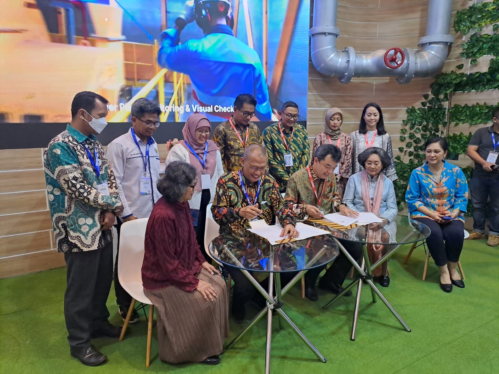 Disaksikan Keluarga Bung Hatta, Rektor Universitas Bung Hatta Tanda Tangani MoU dengan PT Supreme Energy