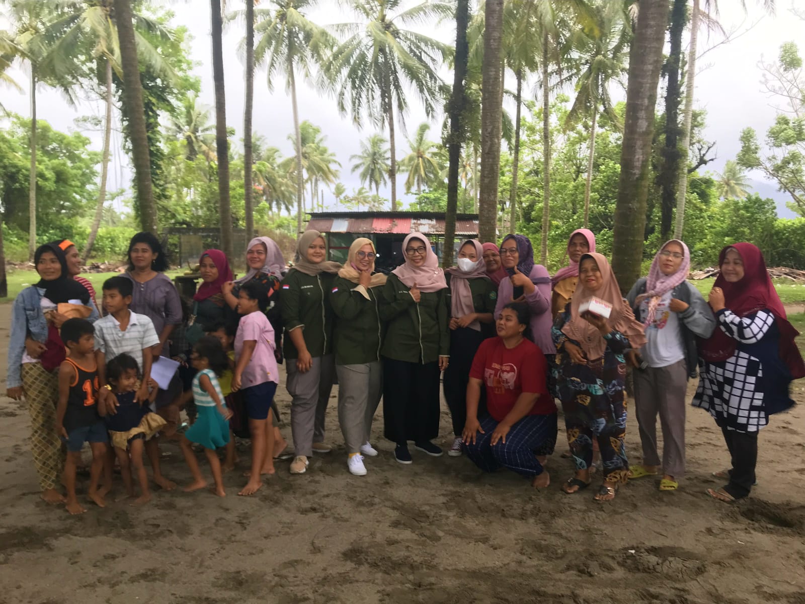 Tim PKM Universitas Bung Hatta Dampingi Masyarakat Pasia Nan Tigo Olah Sampah Jadi Produk Ekonomis