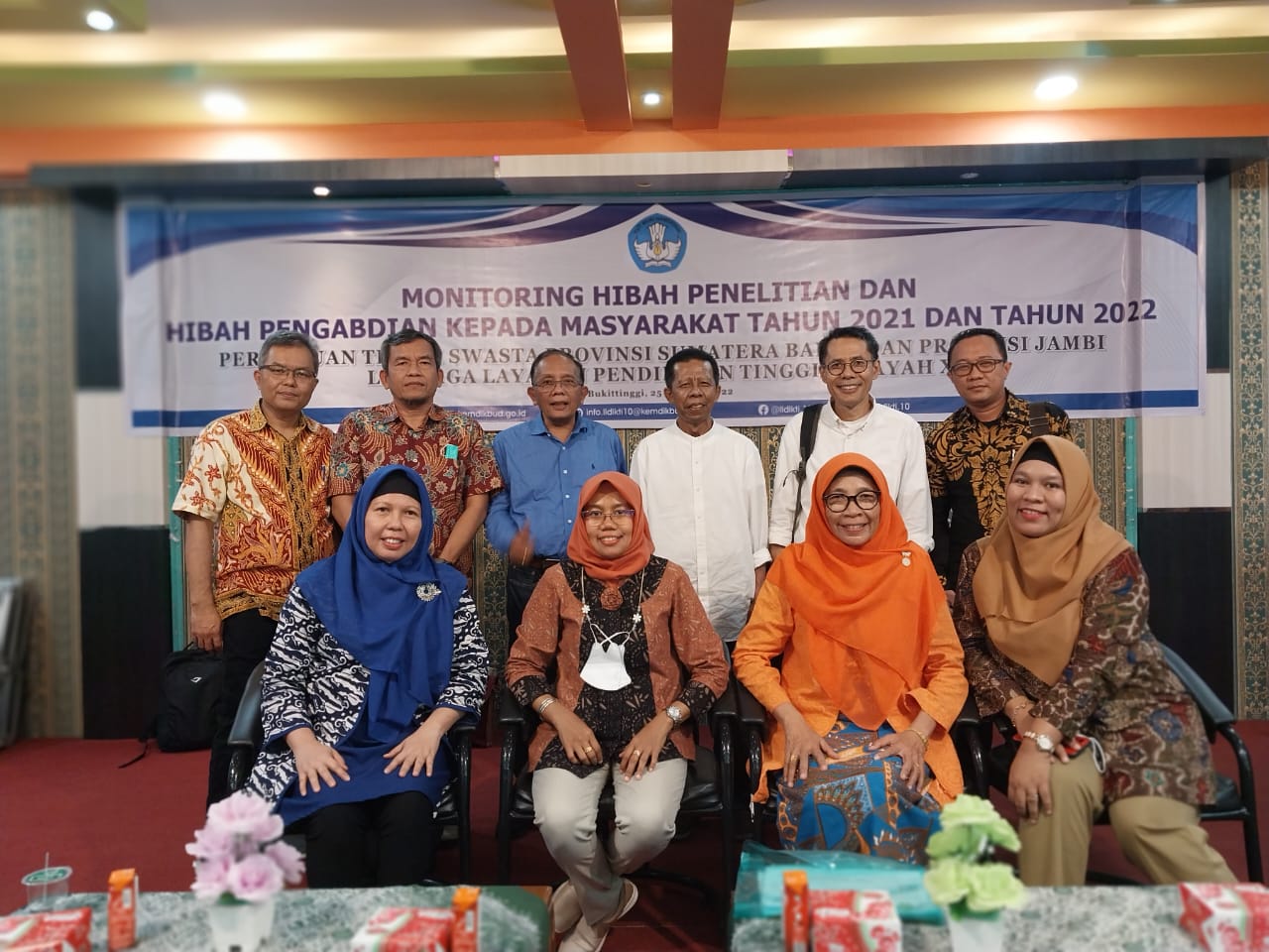 10 Dosen Universitas Bung Hatta Penerima Hibah Dikti Ikuti Monev Eksternal di Bukittinggi