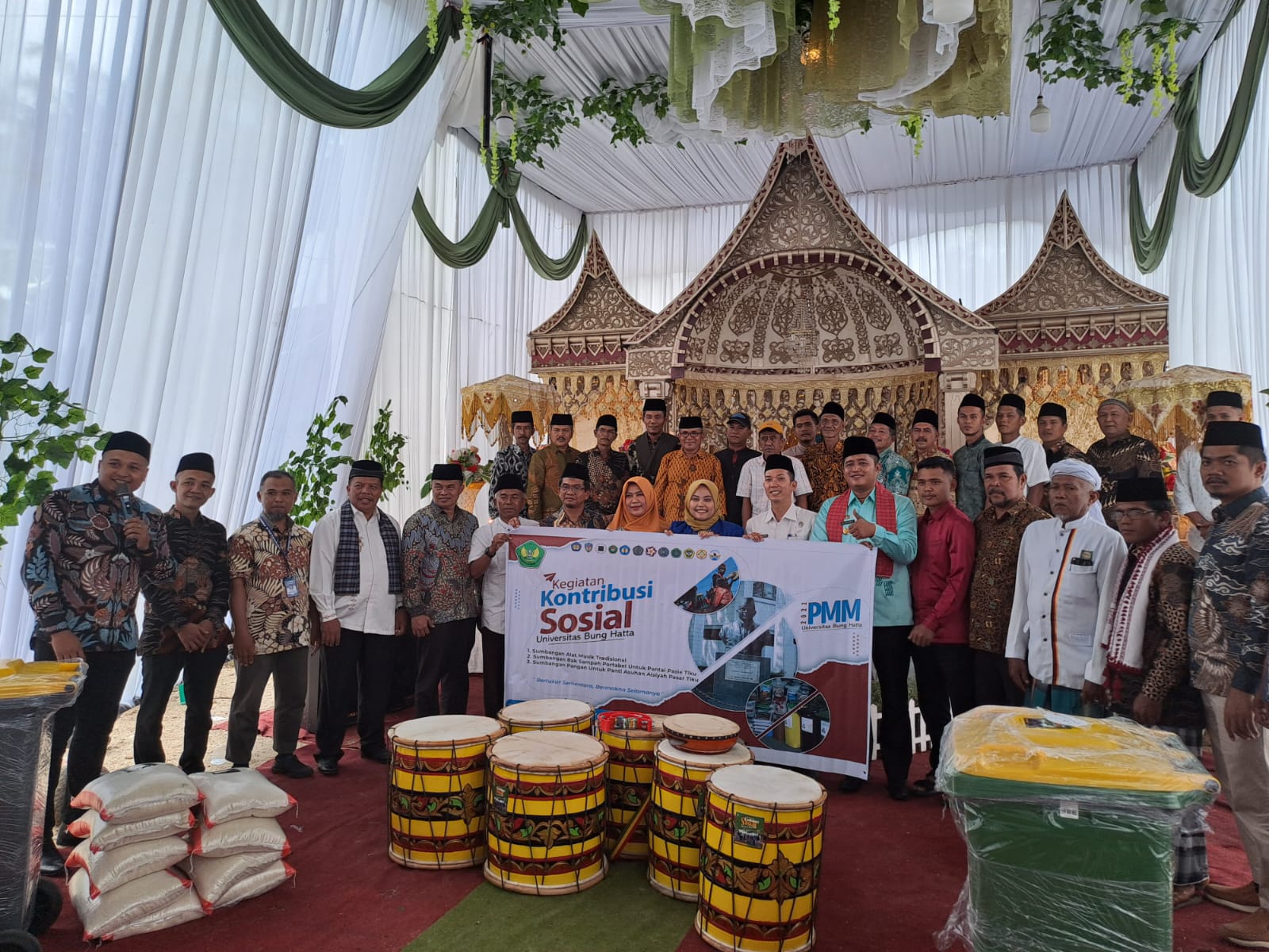 Wakil Rektor III Universitas Bung Hatta bersama Mahasiswa PMM (Pertukaran Mahasiswa Merdeka) ke Nagari Binaan, Nagari Durian Kapas Darussalam Kec. Tanjung Mutiara