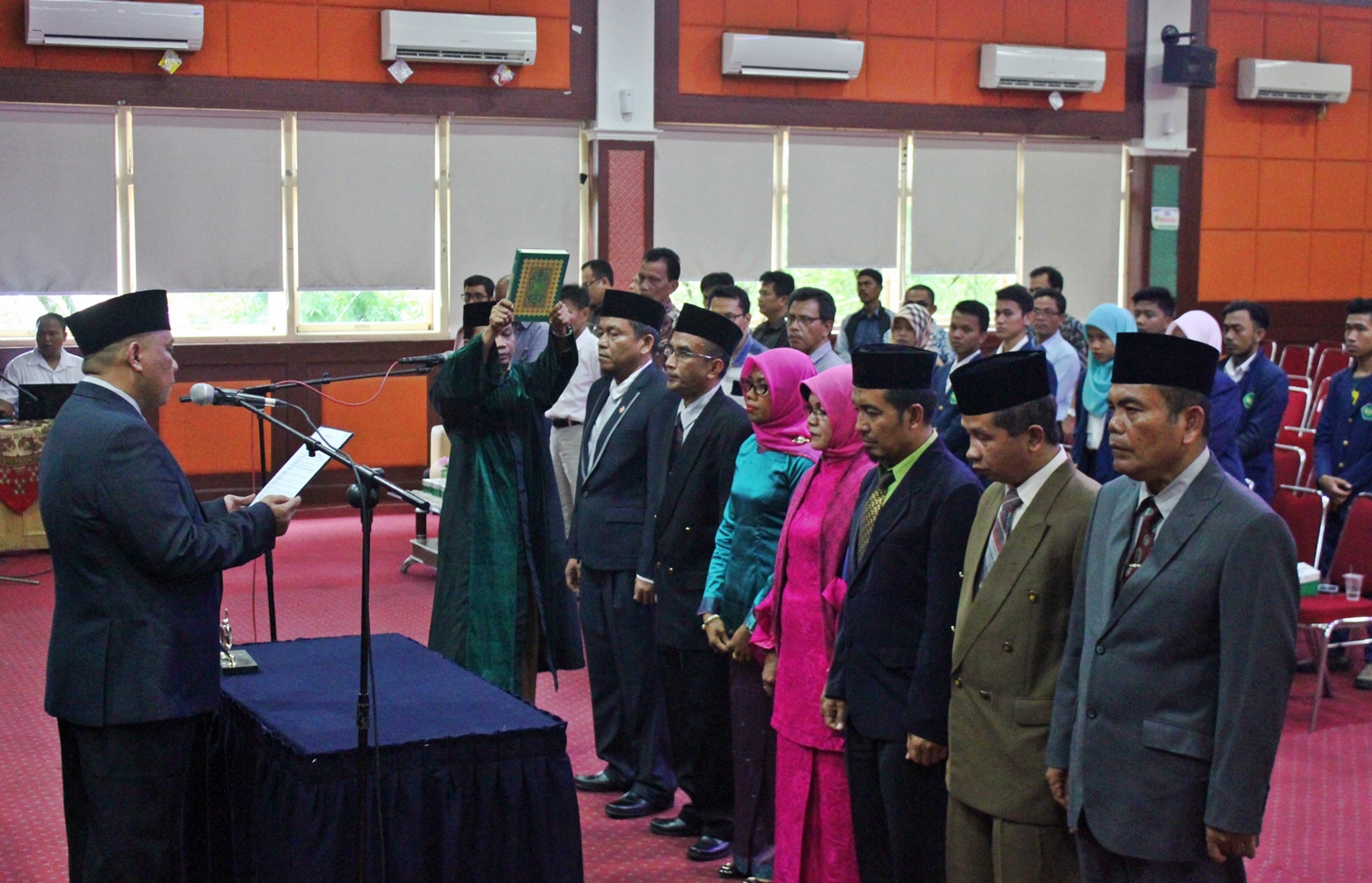 Rektor Universitas Bung Hatta Lantik Direktur Pascasarjana, LPPM dan Pimpinan Prodi FKIP