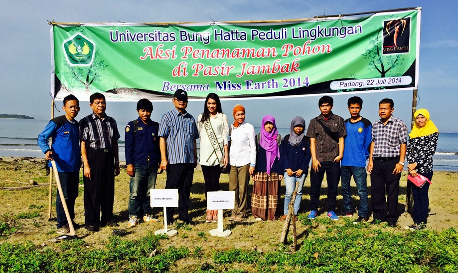 Tingkat Abrasi Tinggi, UBH Bersama Miss Earth 2014 Hijukan Pantai Pasir Jambak.