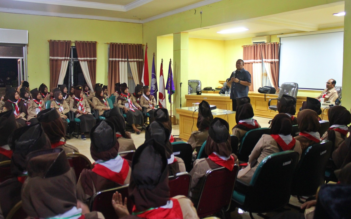 Mahasiswa PGSD Universitas Bung Hatta Ikuti Kursus Mahir Dasar Kepramukaan