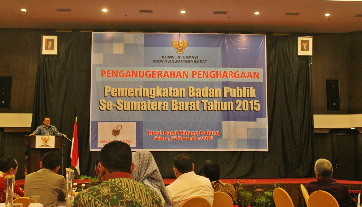 Universitas Bung Hatta Raih Peringkat 4 Penghargaan Badan Publik Sumatra Barat 2015