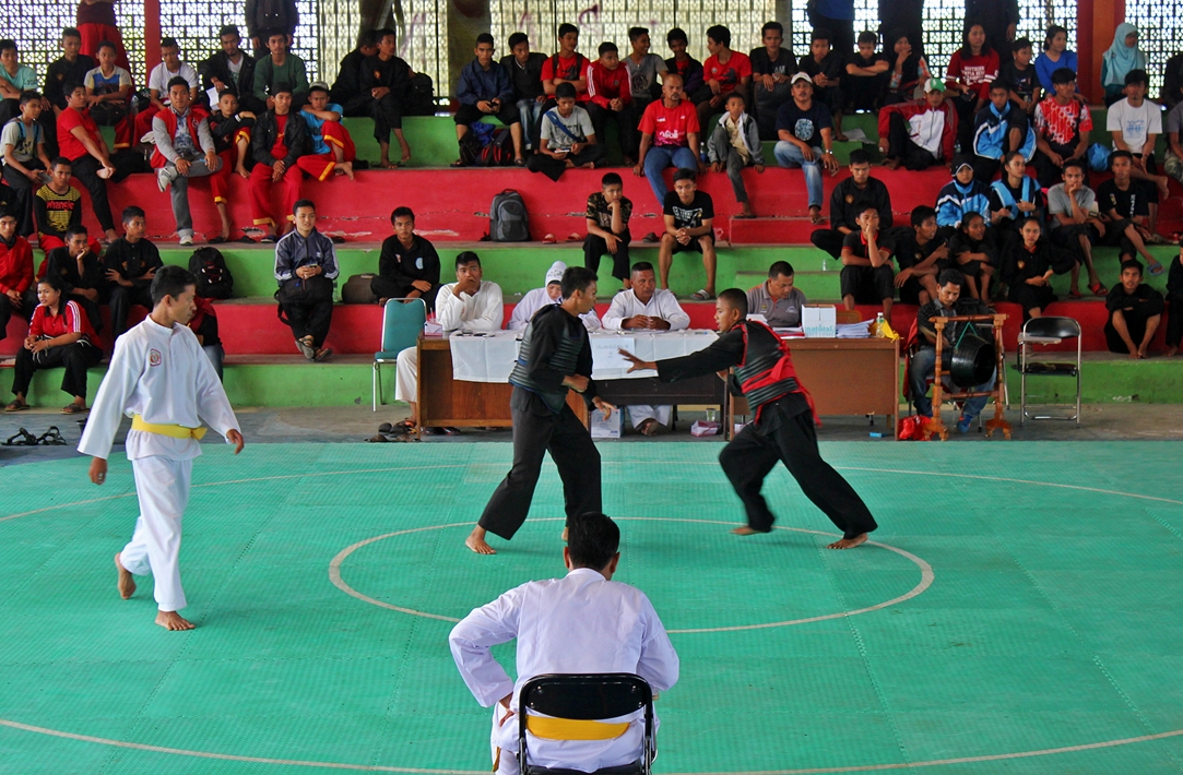 Dekan FTSP Universitas Bung Hatta Buka Kejuaran Pencak Silat Pelajar se-Sumbar