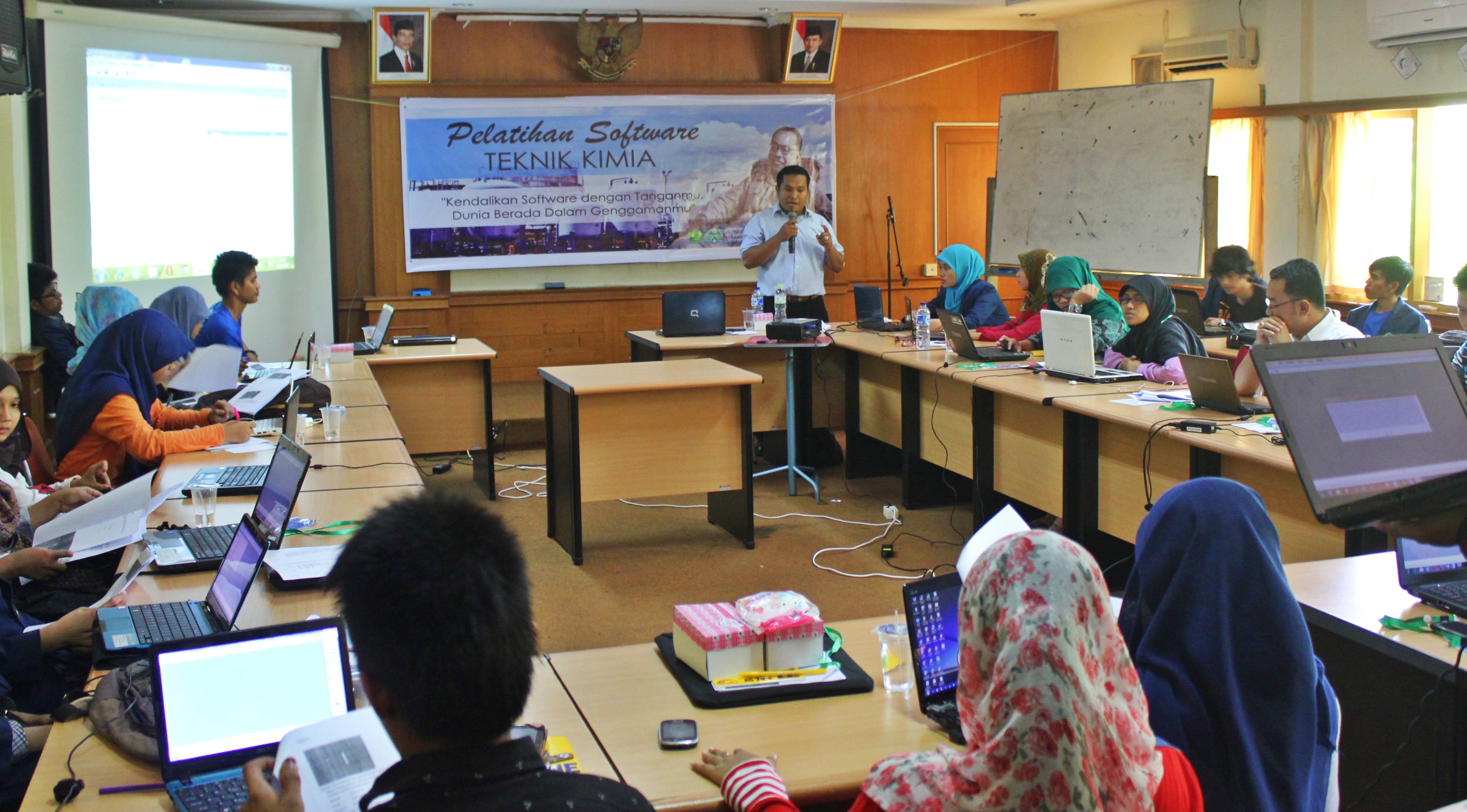 Mahasiswa Teknik Kimia UBH Belajar Aplikasi Software Jurusannya