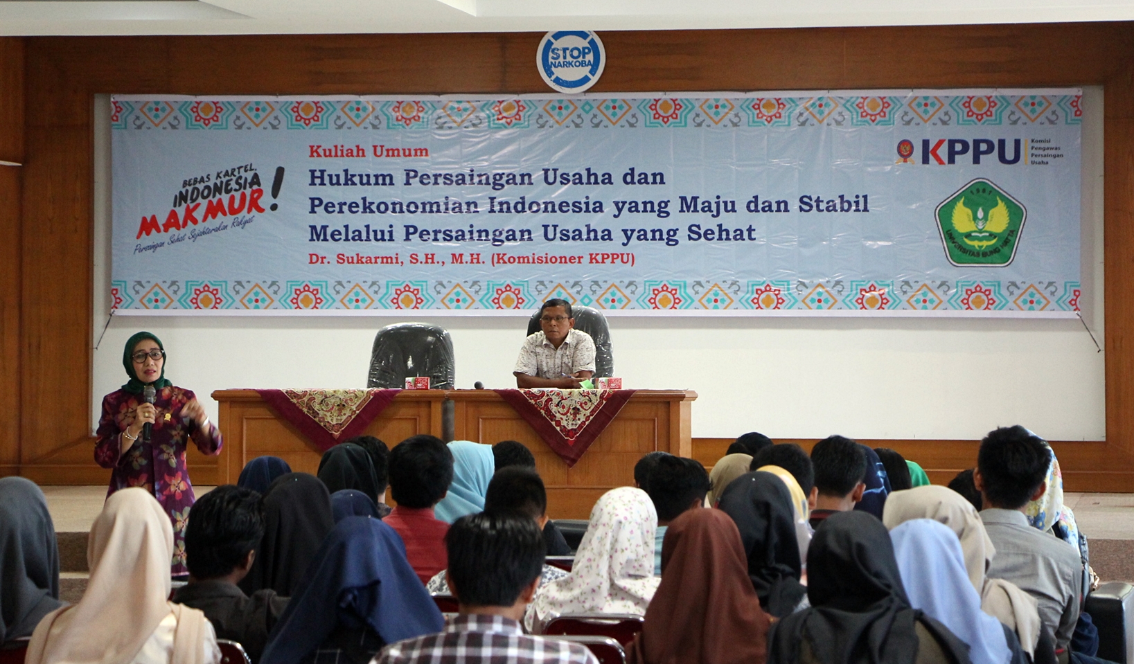 Komisioner KPPU Berikan Kuliah Umum Mahasiswa FH dan FE Universitas Bung Hatta