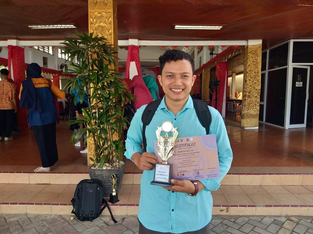 Sandri Mulya, Mahasiswa Jurusan Sastra Inggris Universitas Bung Hatta Raih Juara 3 Lomba Da'i se-Kota Padang