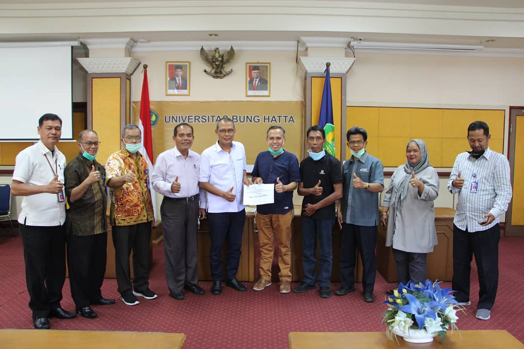 DPP IKA Alumni Universitas Bung Hatta Kembali Salurkan Donasi Pembangunan Masjid Asiah Kampus II Universitas Bung Hatta