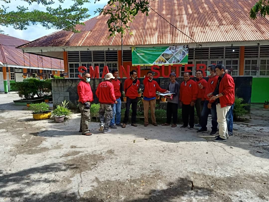 Tenaga Kependidikan Universitas Bung Hatta Tour dan Sosialisasi Universitas Bung Hatta ke Pesisir Selatan
