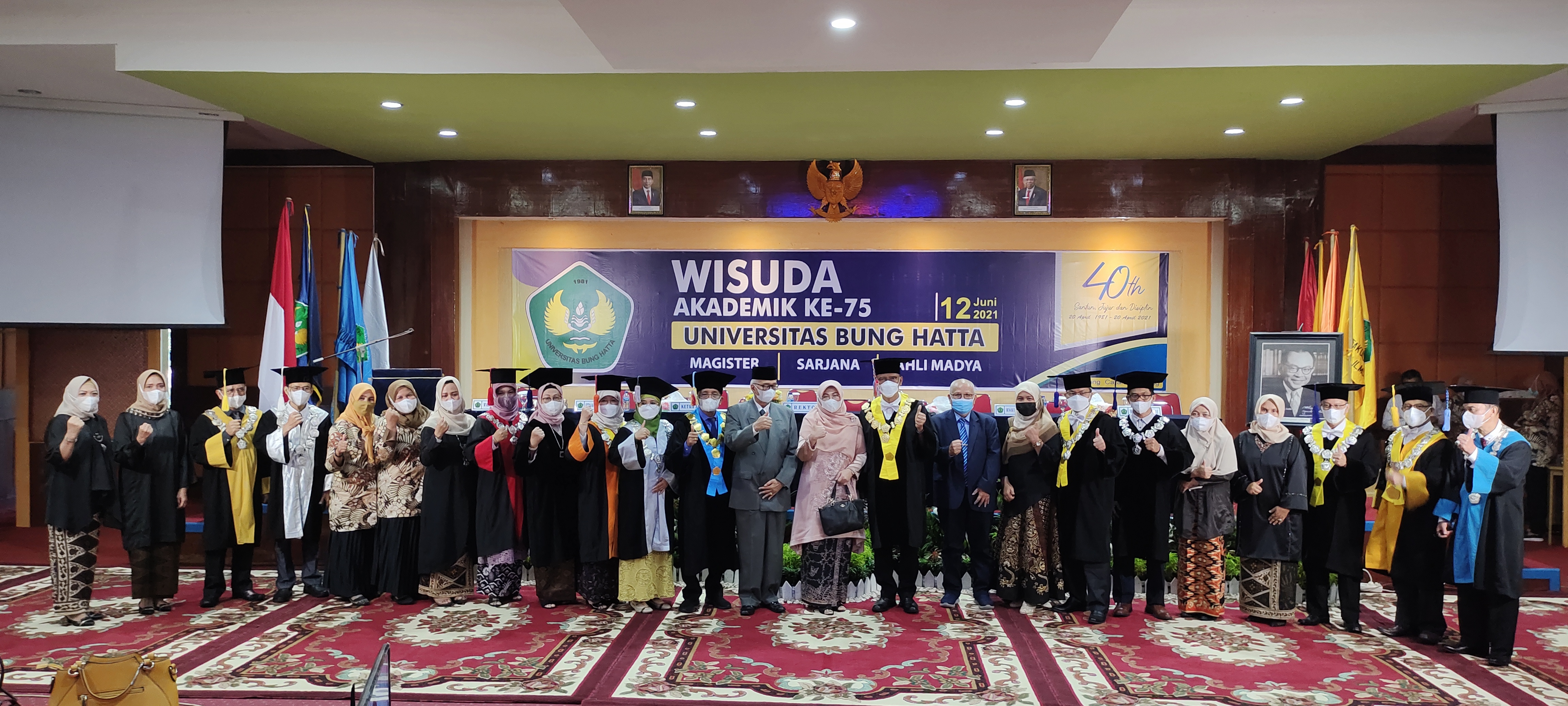 Rektor Universitas Bung Hatta Melantik Wisudawan Periode ke-75