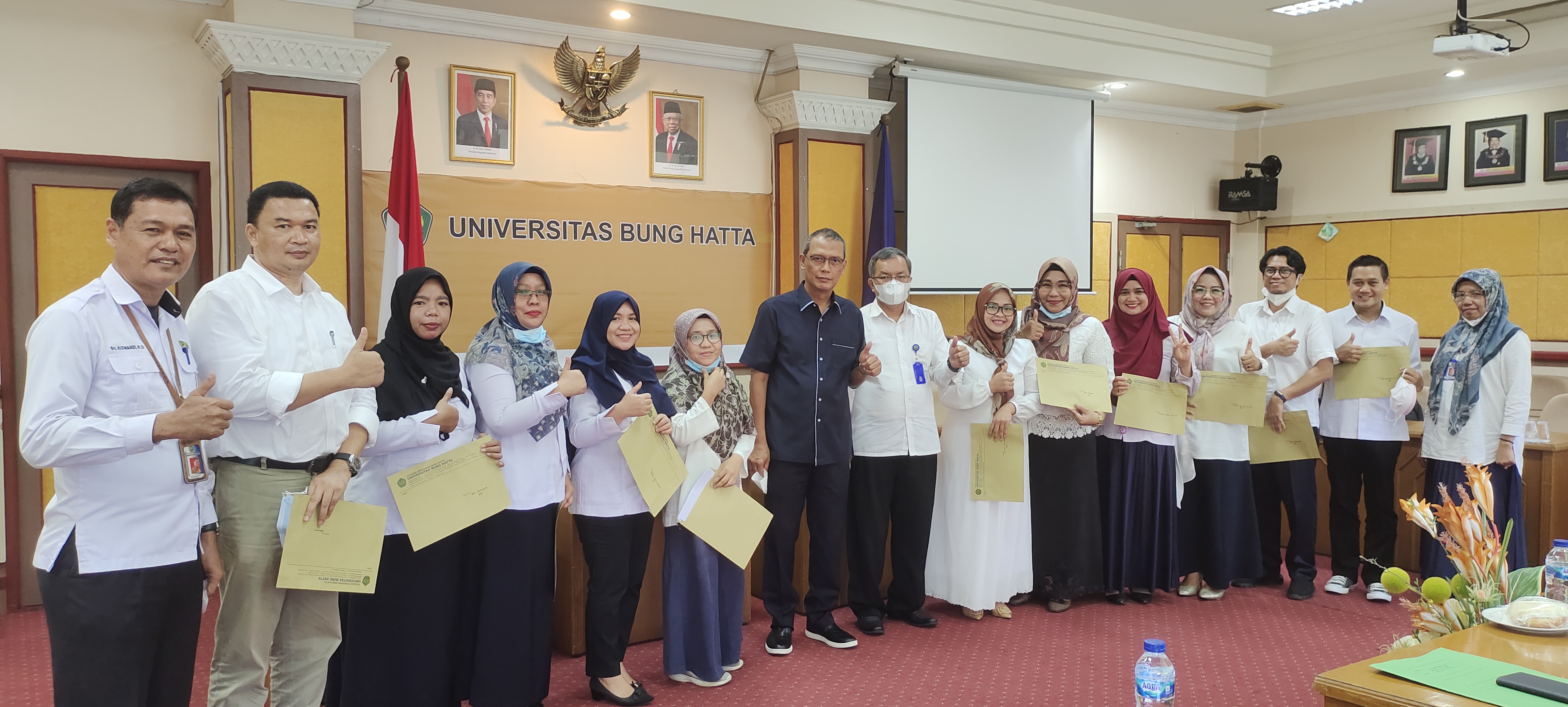 Rektor Serahkan SK Perubahan Status bagi Dosen dan Tendik