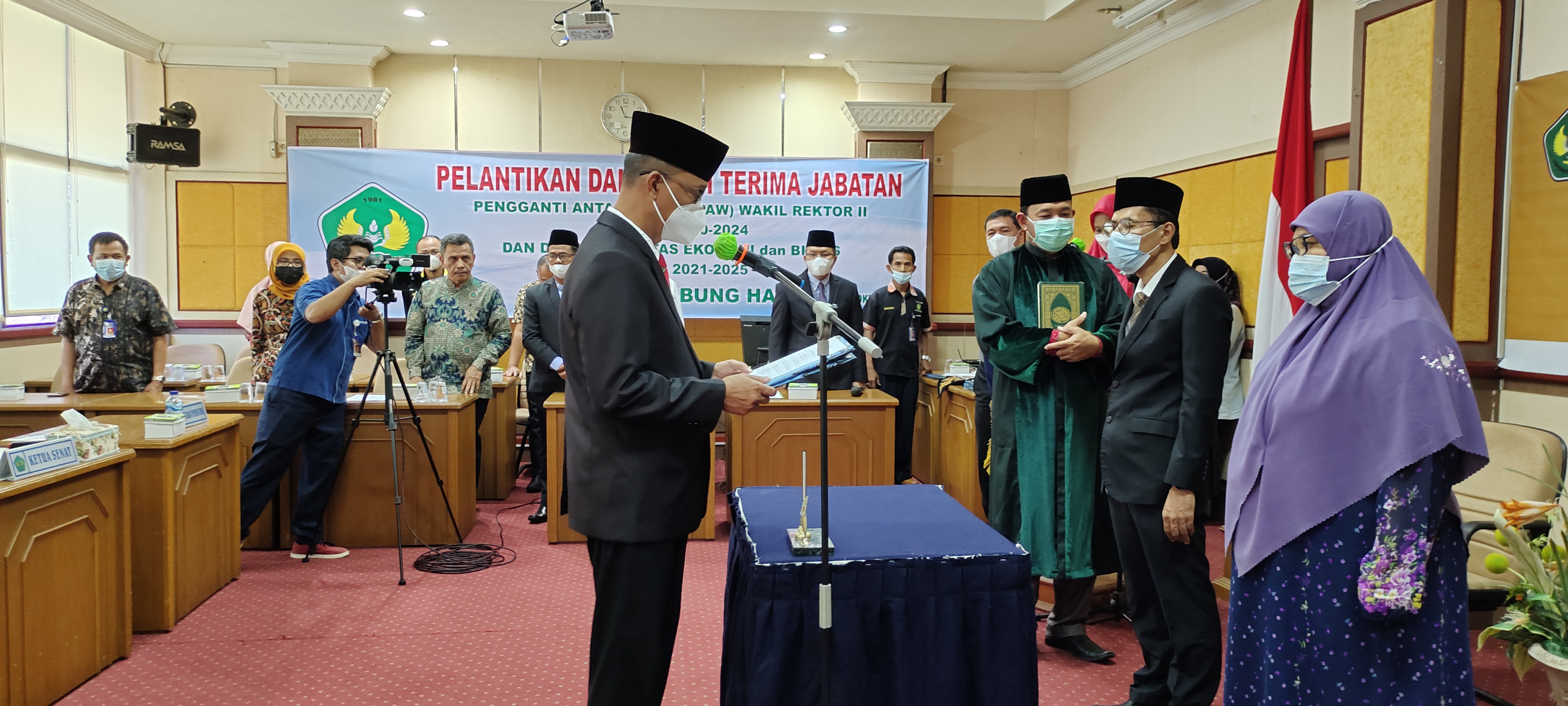 Rektor Universitas Bung Hatta Resmi Melantik Pejabat PAW Wakil Rektor II dan Dekan Fakultas Ekonomi dan Bisnis