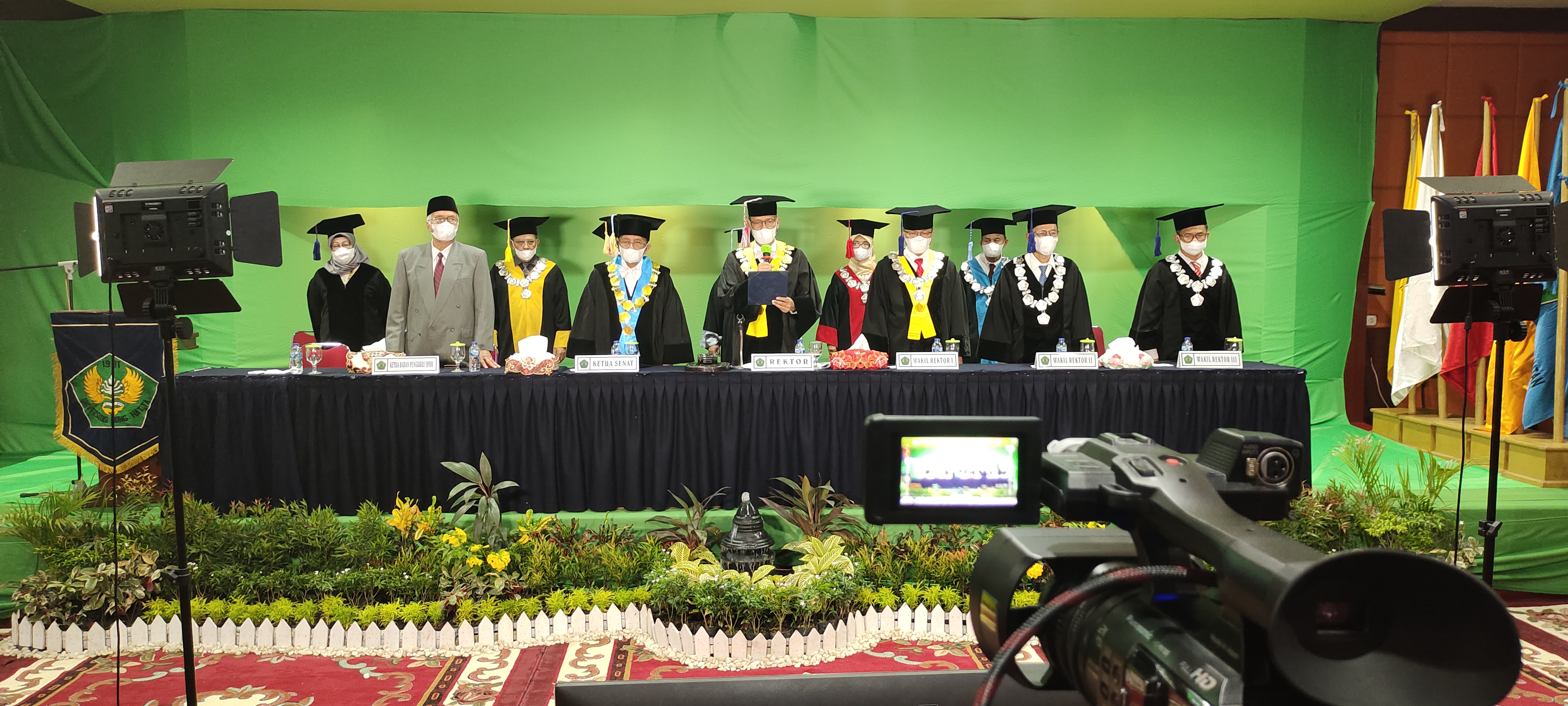 Rektor Universitas Bung Hatta Resmi Melantik Wisudawan Periode ke-76