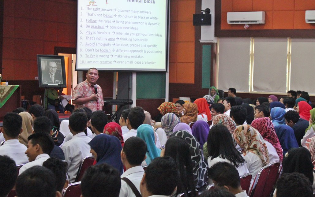 Mahasiswa KKN-PPM UBH Harus Berpikir Kreatif Saat Pemberdayaan Masyarakat