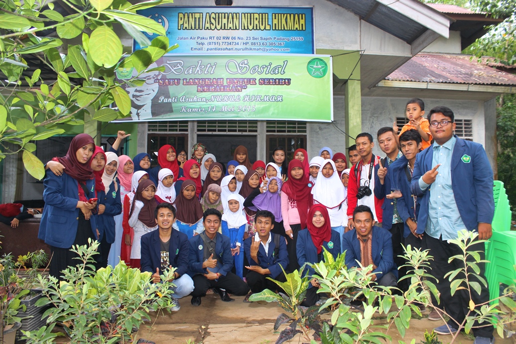 Mahasiswa Pendidikan Biologi UBH Melakukan Bakti Sosial