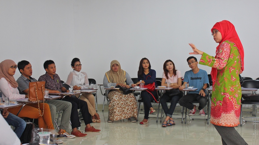 Training Motivasi Pengembangan Diri Calon Alumni FIB UBH