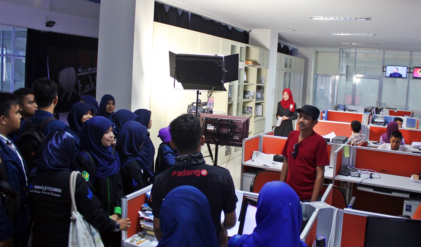 UKM Wawasan Proklamator Lakukan Safari Jurnalistik ke Padang Ekspres Grup