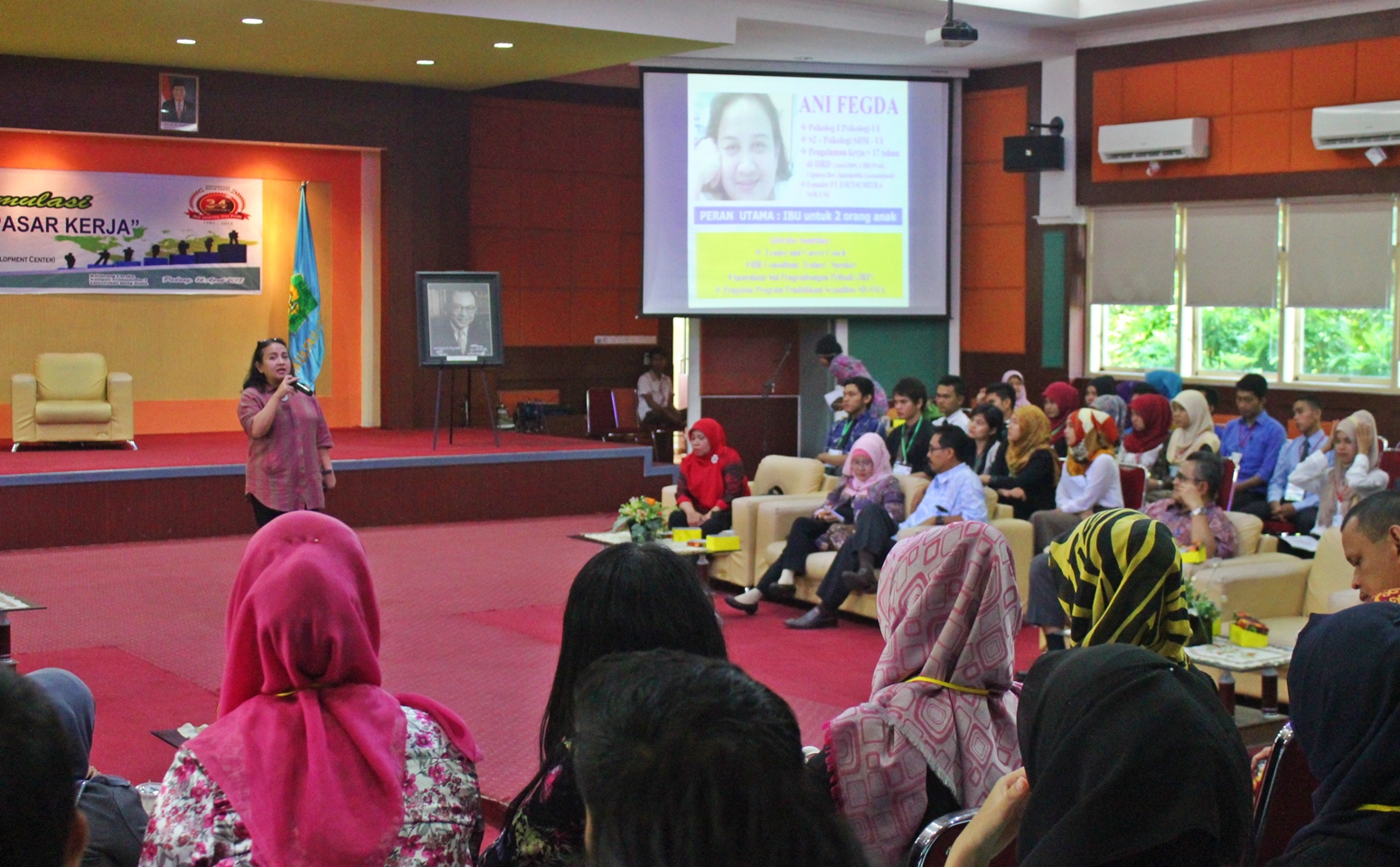 Pembekalan Kiat Sukses Menembus Pasar Kerja Bagi Alumni FE UBH