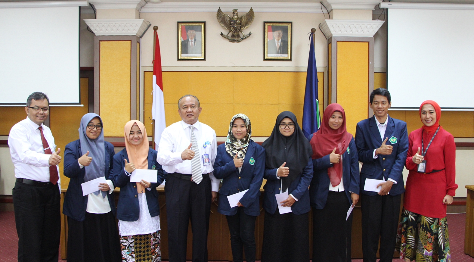 Universitas Bung Hatta Berikan Apresiasi Mahasiswa Berprestasi Tingkat Universitas TA 2017/2018