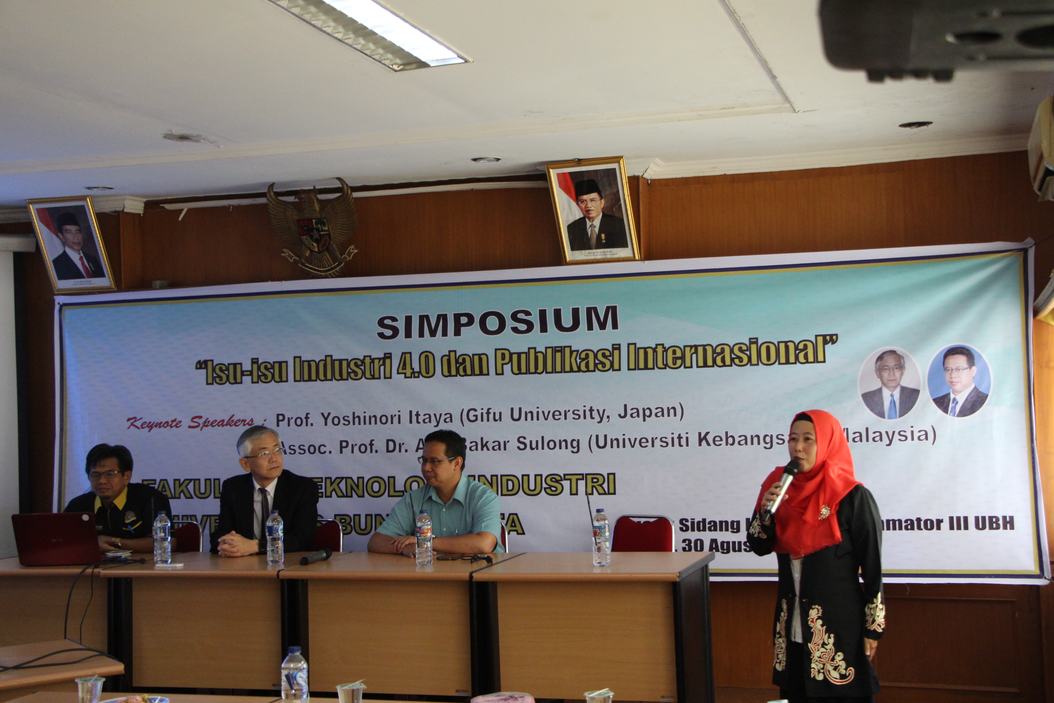 Simposium Isu-isu Industri 4.0 dan Publikasi Internasional di FTI UBH