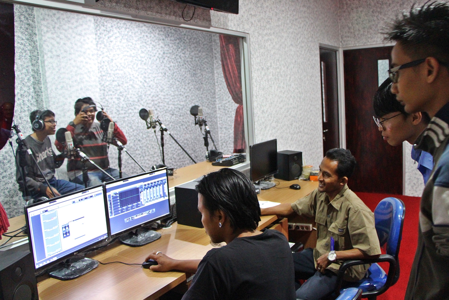 Sastra Jepang Universitas Bung Hatta Selenggarakan Pelatihan Operasional Laboratorium Sulih Suara