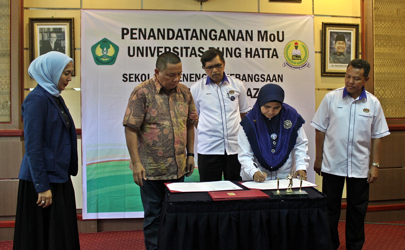 MoU Universitas Bung Hatta dengan Sekolah Menengah Kebangsaan Toh Muda Abdul Aziz Malaysia