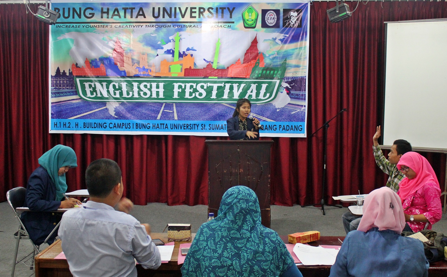 Kembangakan Potensi Diri Lewat English Festival (E-Fast) Universitas Bung Hatta