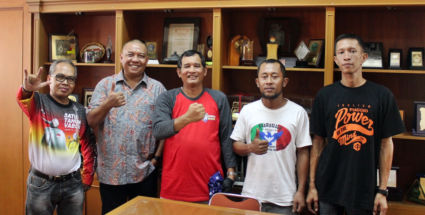 Komunitas Vespa Batam Kunjungi Universitas Bung Hatta