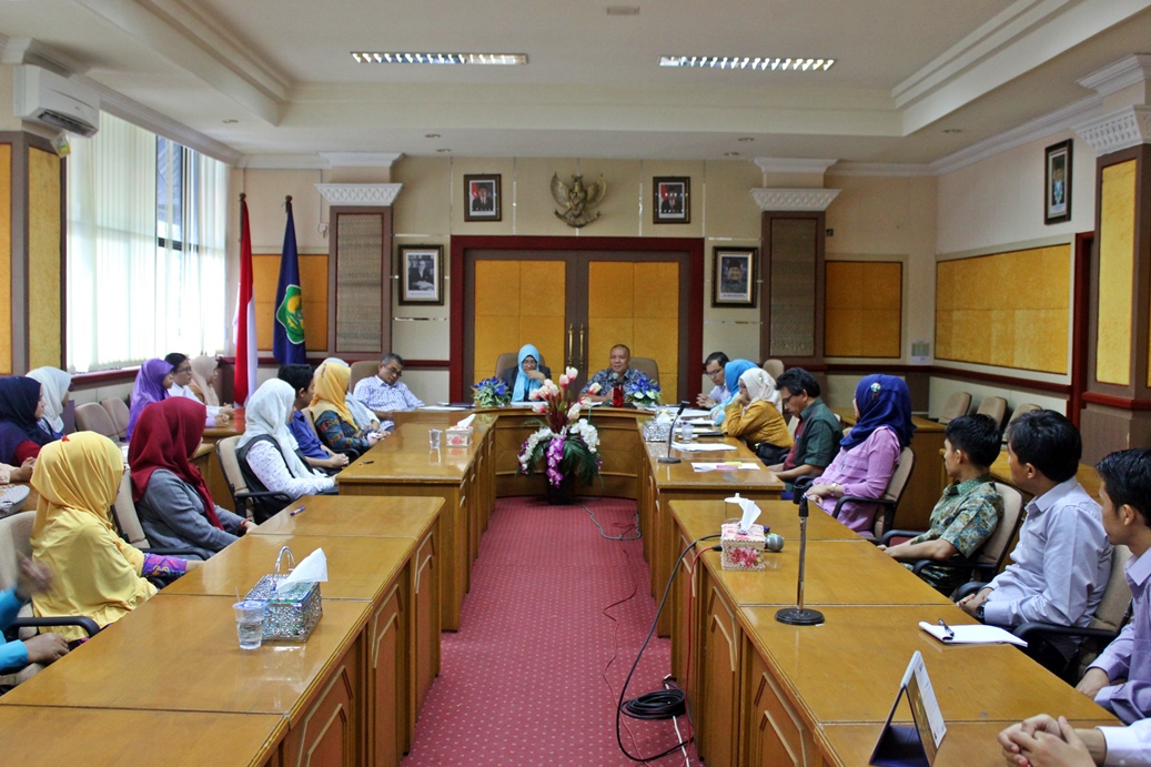 Pimpinan Universitas Bung Hatta Lakukan Tes Wawancara Calon Dosen