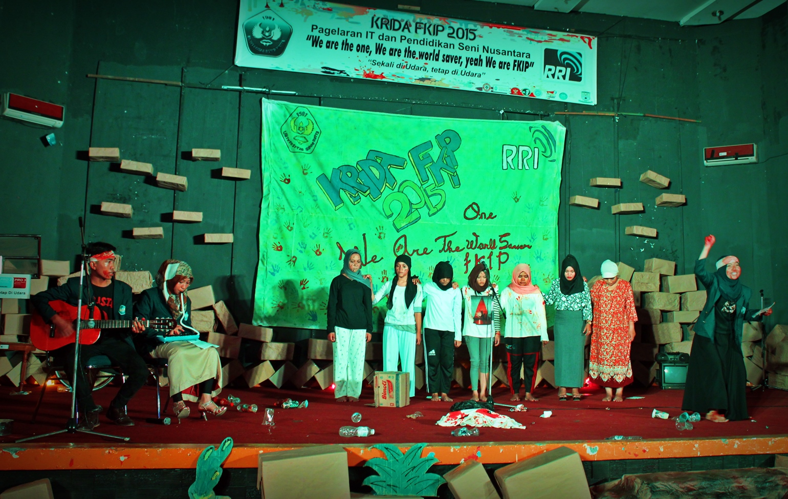 Ragam Kegiatan Minat Bakat Ditampilkan dalam Penutupan Krida FKIP UBH 2015