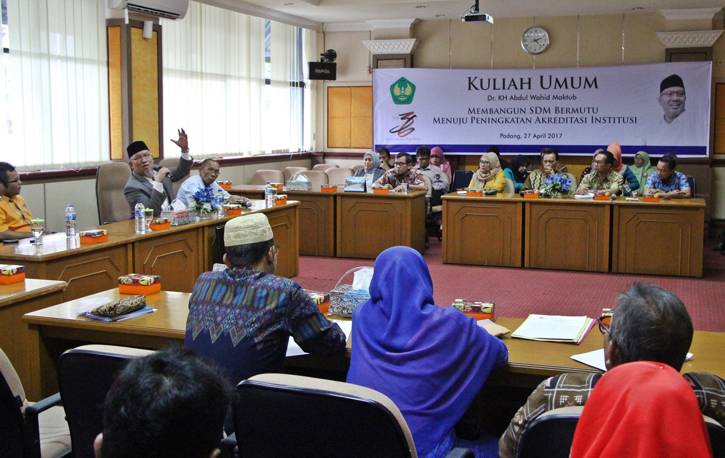 Dr. KH. Abdul Wahid Maktub Berikan Kuliah Umum di Universitas Bung Hatta