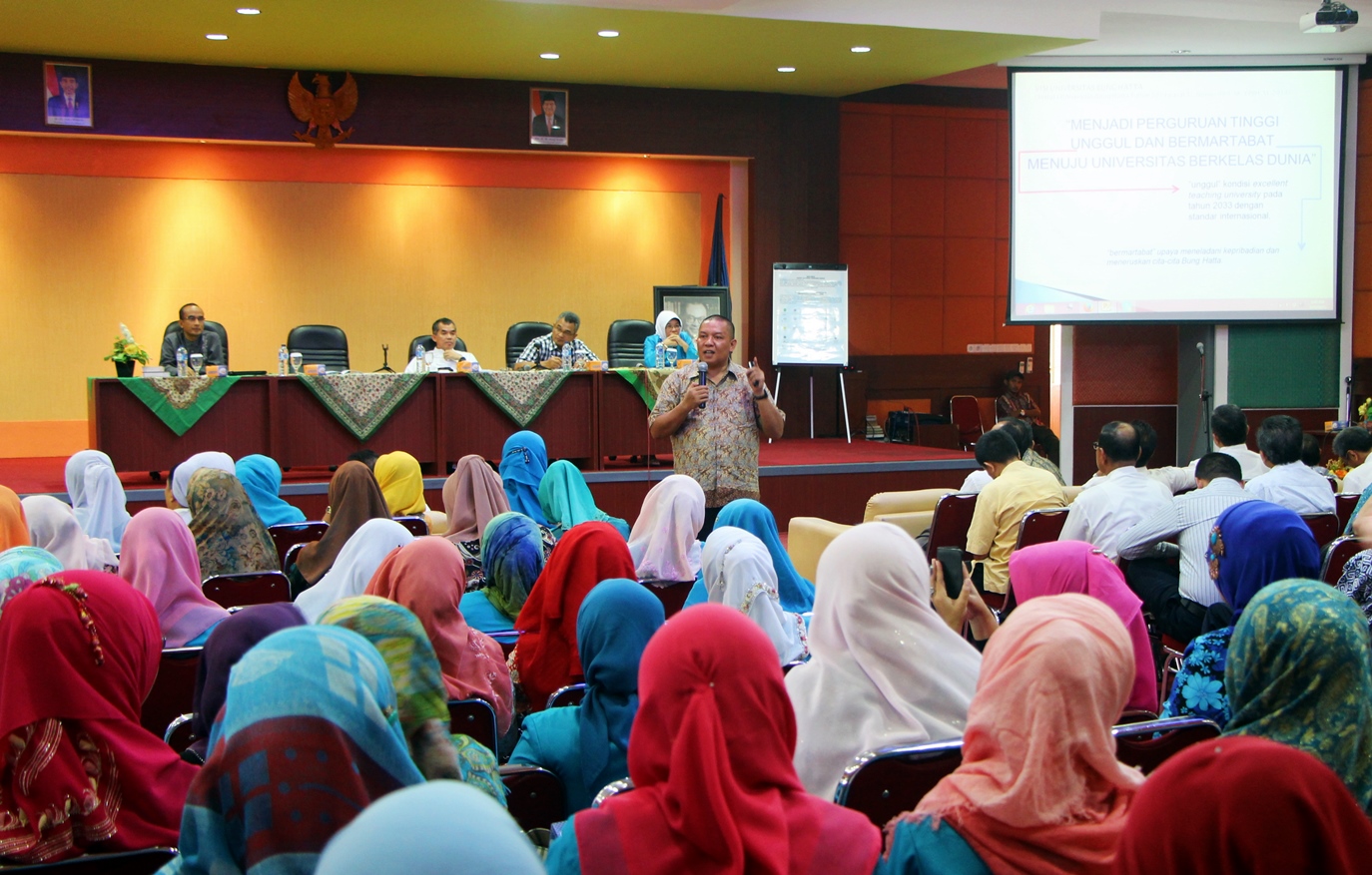 Rektor Sosialisaikan Visi Misi Baru Universitas Bung Hatta