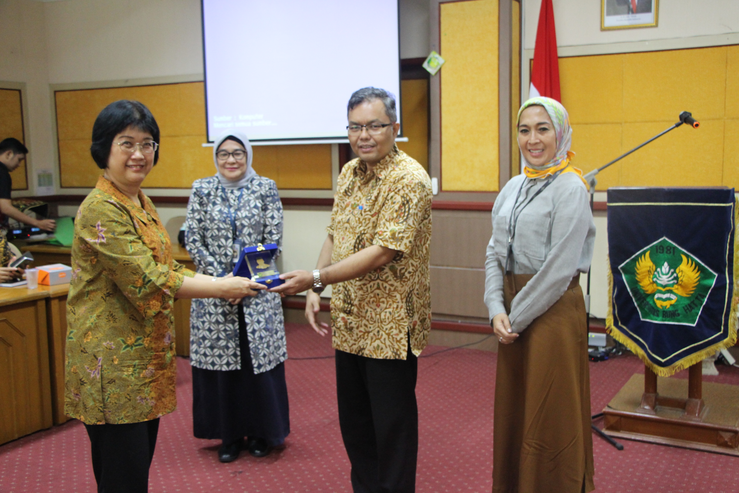 Prof. Dr. Paulina Pannen, M.Ls., Staf Ahli Bidang Akademik, Kemenristekdikti, Beri Kuliah Umum di UBH