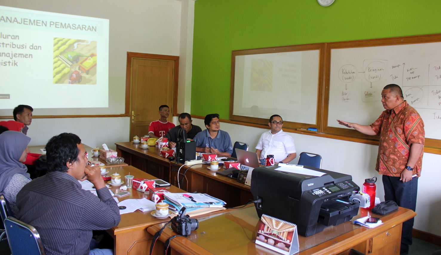 Diskusi dan Brainstorm Sistem Pemasaran dan Distribusi Koperasi Batu Bata Jaya