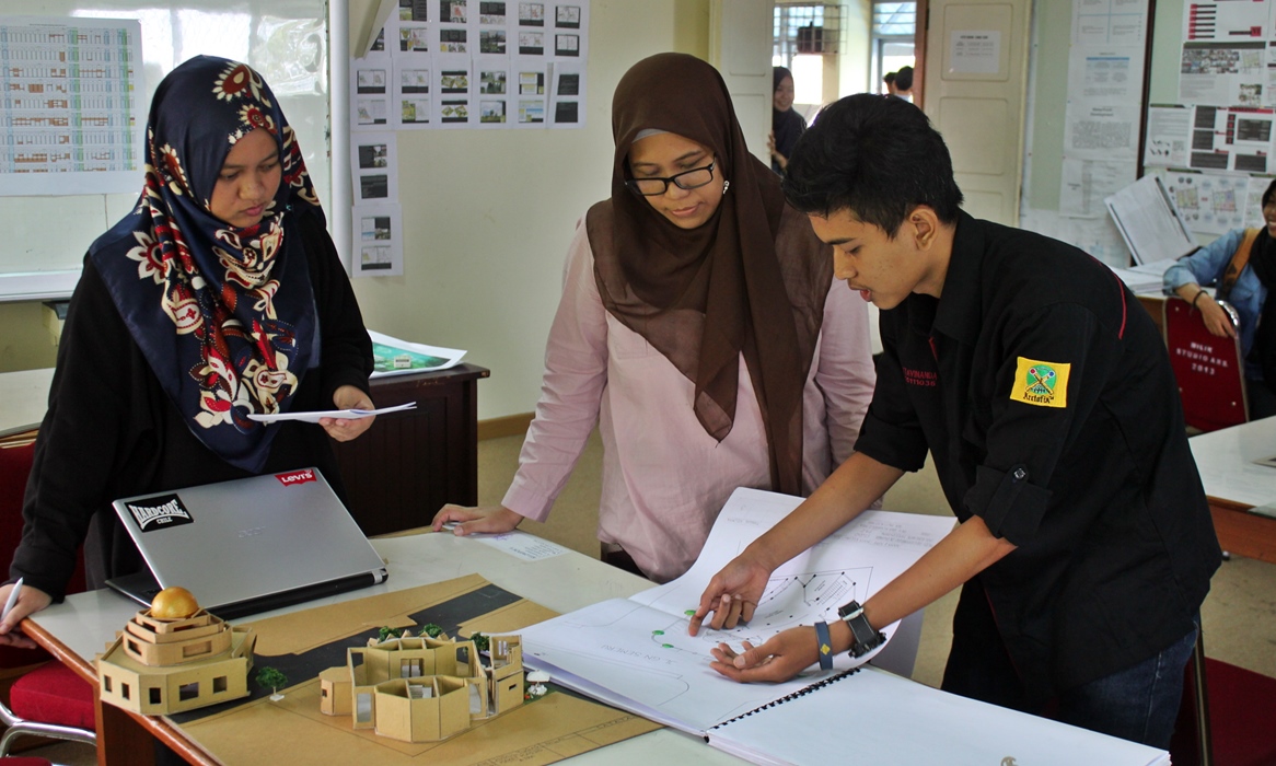Mahasiswa Teknik Arsitektur Tampilkan Hasil Karyanya