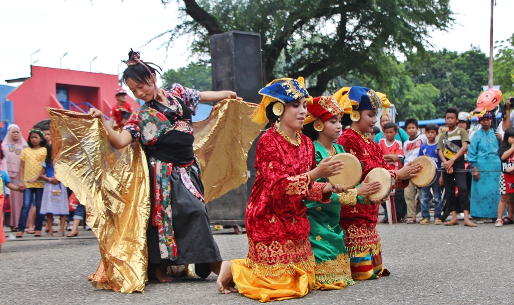 Pentas Harmoni Dua Budaya Pukau Masyarakat Kota Padang