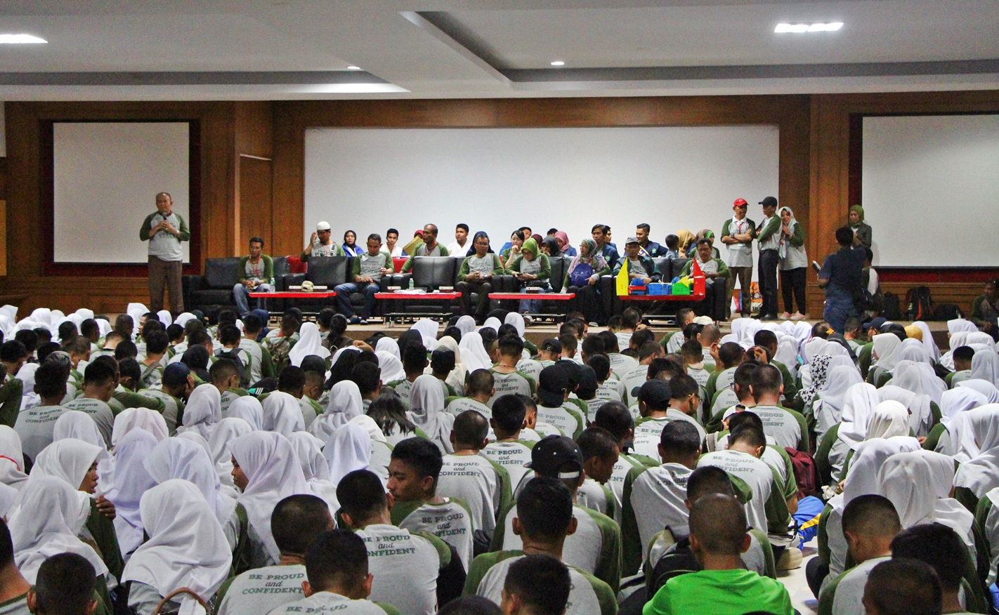 Rektor Universitas Bung Hatta Tutup Kegiatan PKKMB Tahun 2017