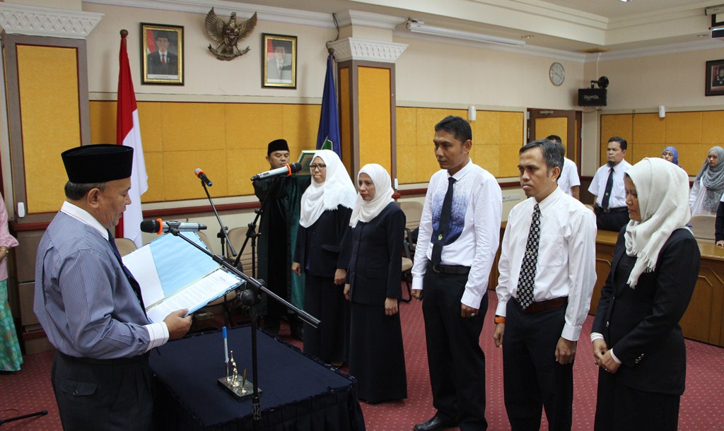 Rektor Universitas Bung Hatta Lantik 5 Pejabat Struktural Akademik FTSP