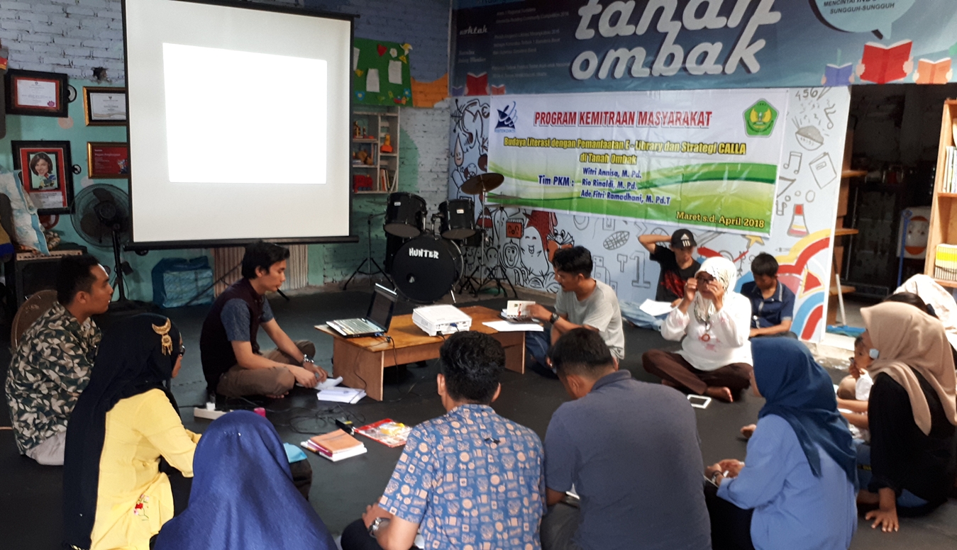 Dosen FKIP Universitas Bung Hatta Adakan Pelatihan Manajamen Perpustakaan berbasis e-library di Komunitas Tanah Ombak