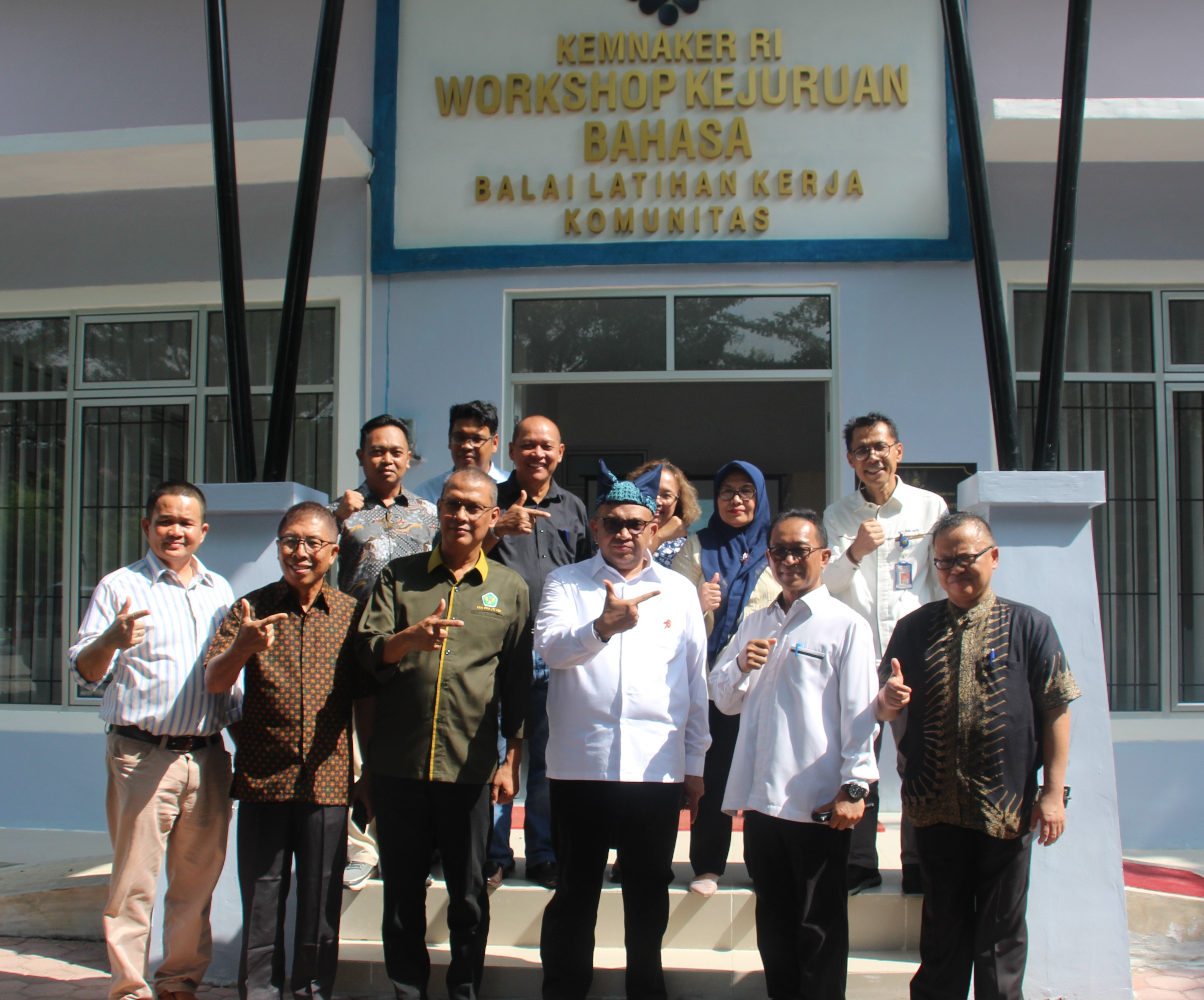 Wamenaker Afriansyah Noor Di BLK Komunitas Bahasa Universitas Bung Hatta :  Kemampuan Berbahasa Asing Dibutuhkan Untuk Daya Saing Kualitas Pekerjaan.