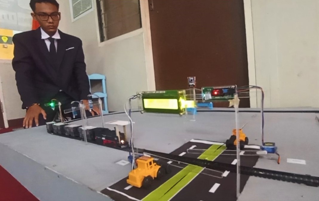 Mahasiswa FTI-UBH Rancang Alat Sistem Monitoring Palang Pintu Perlintasan Kereta Api