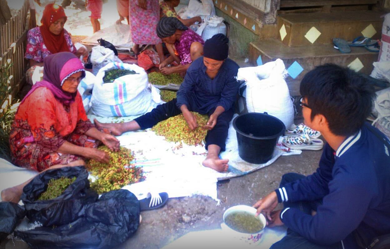 Mahasiswa KKN-PPM UBH Perkenalkan Masyarakat Pembuatan Tempe Kacang Hijau