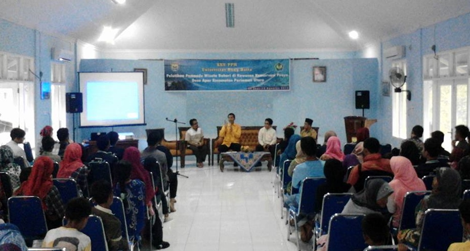 Mahasiswa KKN-PPM UBH Ajarkan Masyarakat Apar Jadi Pemandu Wisata Bahari