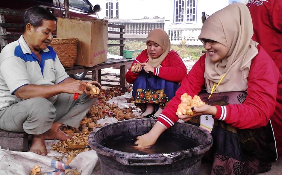 Mahasiswa KKN-PPM UBH Lakukan Pengembangan Home Industry