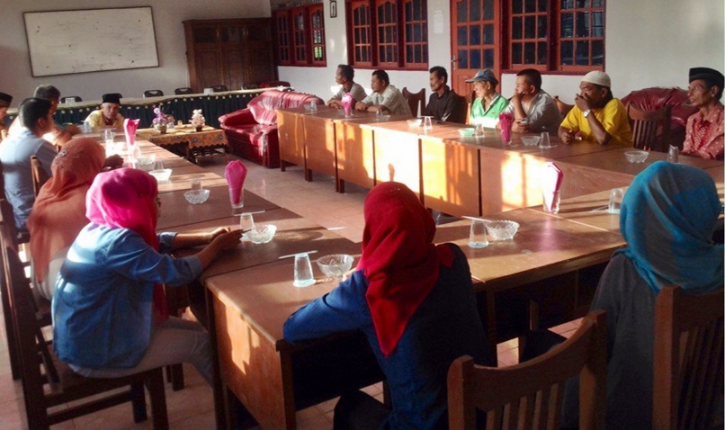 Mahasiswa KKN-PPM UBH Bungus Diskusi Dengan Nelayan